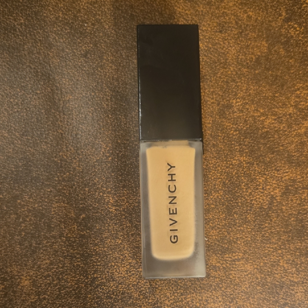 Givenchy Foundation